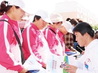 128团医院医生与社区居民签订家庭医生服务协议书