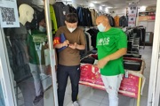在职党员下沉抗疫一线协助疫情防控工作