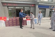 七师胡杨河市总工会 慰问天北城投物业公司抗疫一线环卫工人