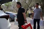 一三〇团党委中秋节慰问“访惠聚”工作队队员