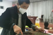 谢东阁：抗疫一线坚强的后盾