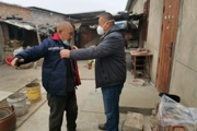 黄万军：为居民送去御寒衣物