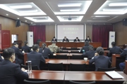 先进典型促引领  警示教育敲警钟