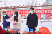 129团多部门联合开展“国家宪法日”宣传活动