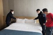 第七师胡杨河市卫生健康综合行政执法大队对公共场所开展执法检查