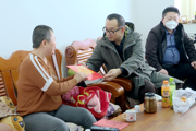 师市总工会主席刘瑜一行赴一三〇团开展春节送温暖慰问活动