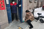 天北城投物业公司维修单元门温暖有保障