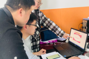 一三〇团三连组织学习第十届委员会第五次全体会议精神