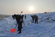 及时清理水库堤坝积雪保安全