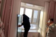 天北城投物业公司免费为业主维修窗户玻璃