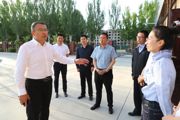 李华斌在七师胡杨河市人民群众来访接待中心接访时强调：依法依规精准破解难题 全力维护群众切身利益