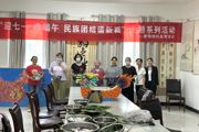 夏哈拉社区开展“浓情端午·爱满社区”包粽子活动