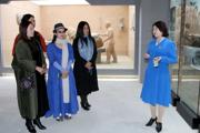 全国著名女画家来七师胡杨河市采风创作