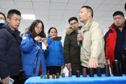 “追着雪花看新疆”主题采访团走进七师胡杨河市档