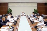 七师胡杨河市党委理论学习中心组专题学习会强调： 深学笃信践行习近平法治思想  全面提升师市依法治理能力