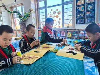 七师胡杨河市：校本课程绽芳华 多彩课堂促发展