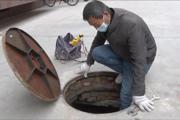 一三〇团育才路社区：抢修暖气管道暖民心