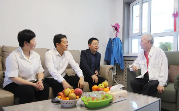 中国作家协会中华文学基金会考察七师胡杨河市中国“文学之乡”创建工作