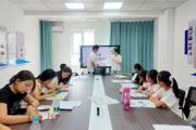 青年学子“三下乡” 七彩假期润童心