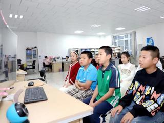 学国防知识 强国防意识！七师胡杨河市多单位集中收看《国防公开课》