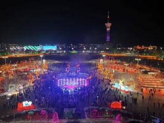 放孔明灯 机器人AI互动——七师胡杨河市解锁元宵节灯会新玩法