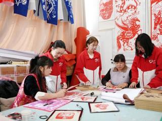 谁说传统不新潮？七师胡杨河市用非遗打开学雷锋新方式